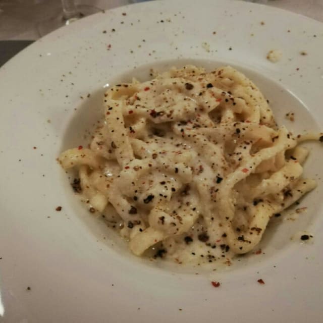 pici cacio e pepe - Hosteria del Borgo