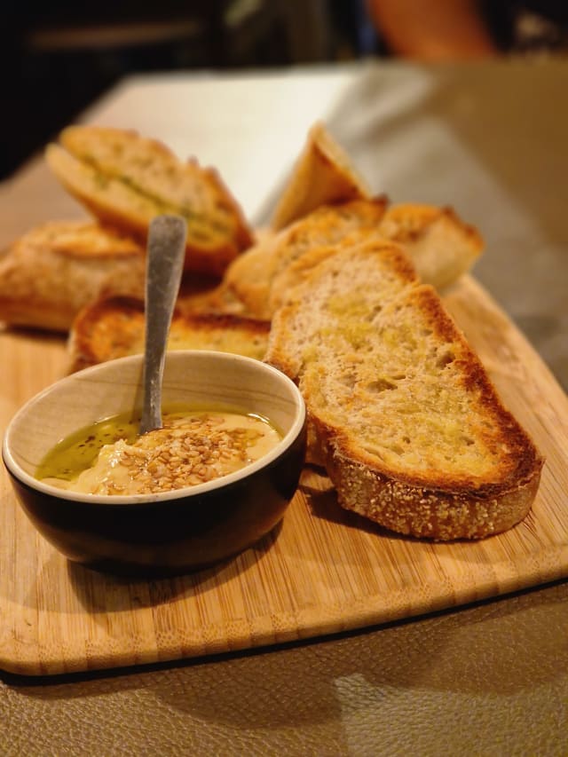 Houmous et ses toasts - La Chignole, Obernai