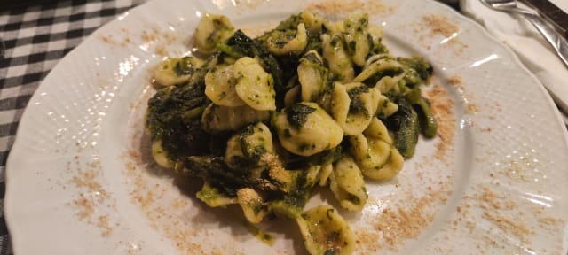 Orecchiette fresche alle cime di rapa con crostini li di pane fritto - Agriturismo la Vecchia Stalla