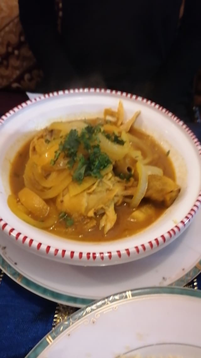 tajine poulet pruneaux amandes  - Le Soleil de l'Orient