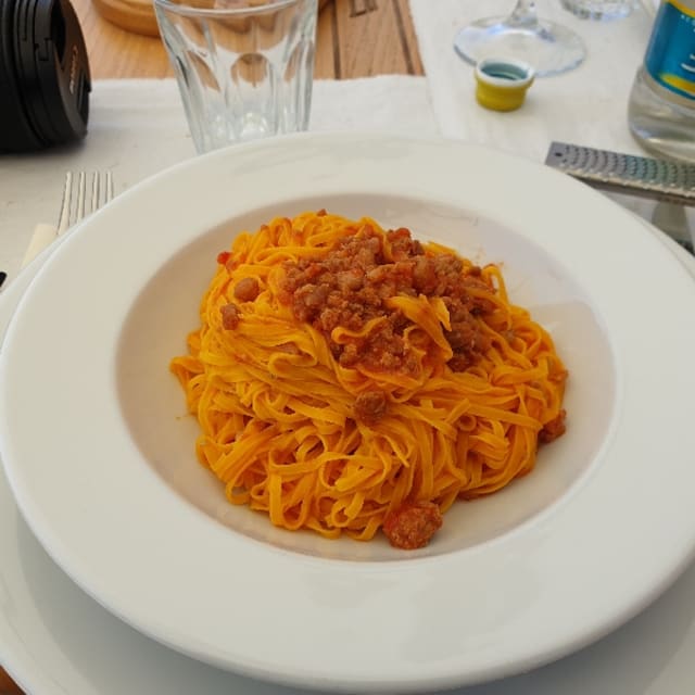 Tajarin 43 tuorli al ragù di fassone - Cantina Comunale con cucina