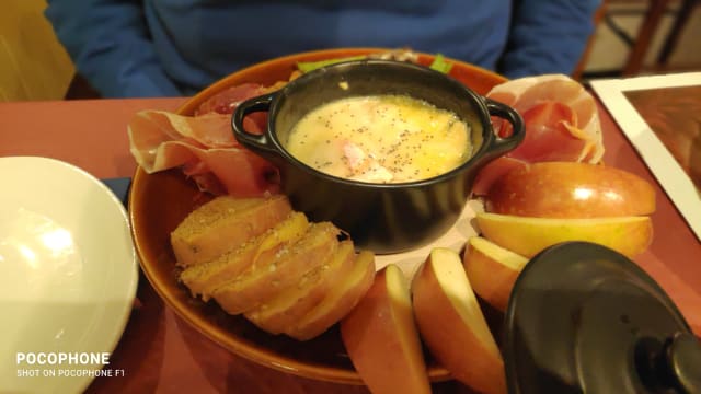 Fondue de Camembert, - Crêperie Les 3 Pommes, Barcelona