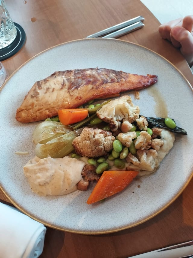 Filet de daurade en croute d’épices cajun, légumes rôtis - Le Piaf - Le Domaine des Vanneaux, L'Isle-Adam