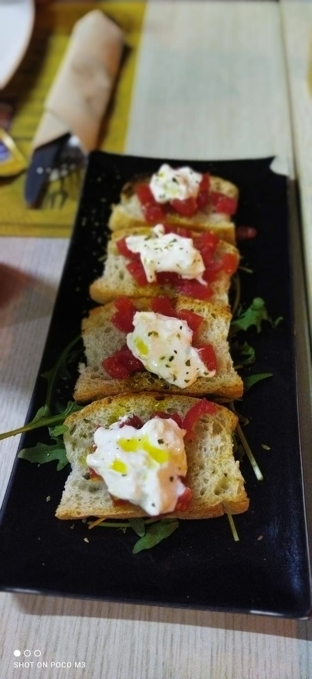 Bruschette con pomodoro e bufala - Hamuri steakhouse hamburgeria, Milazzo