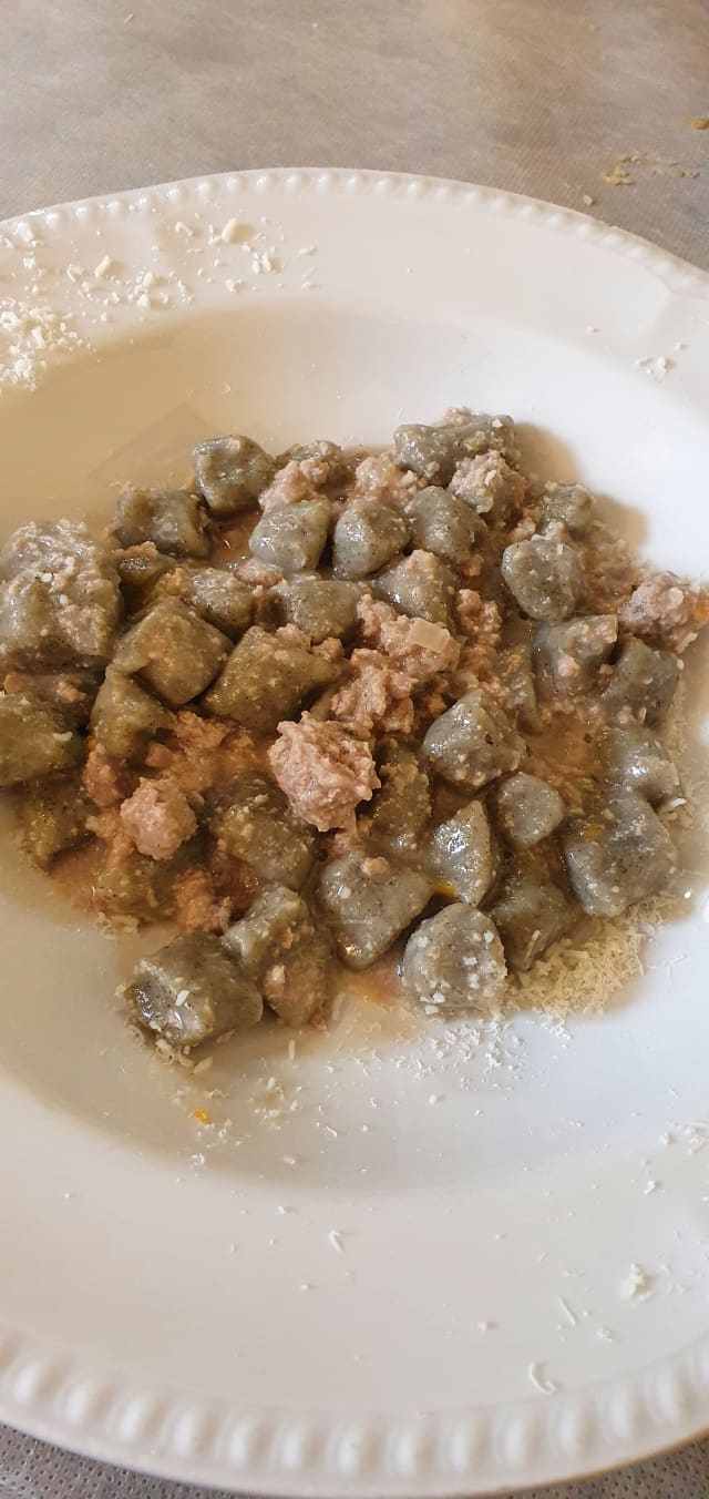 Gnocchi al ragù d'anatra - Hosteria Numero 1000, Fidenza