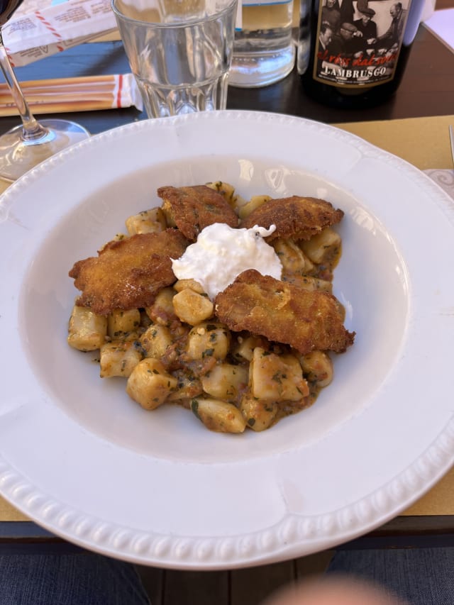 Gnocchi al pesto mediterrano con alici fritte (menu estivo) - Hosteria Numero 1000, Fidenza