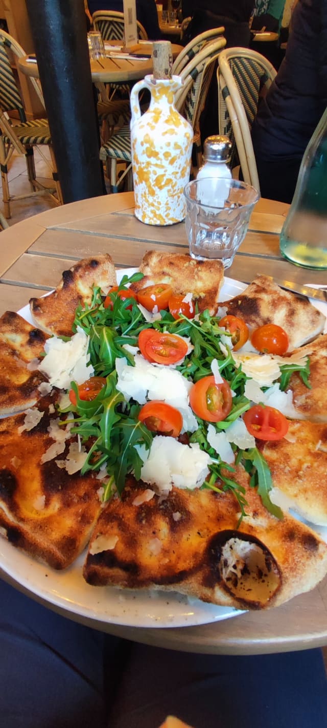 Focaccia stella, rucola i parmigiano regiano - Bianca, Paris