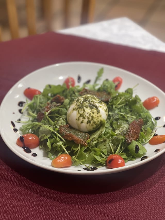 Ensalada burrata con jamón serrano - Elite, Barcelona