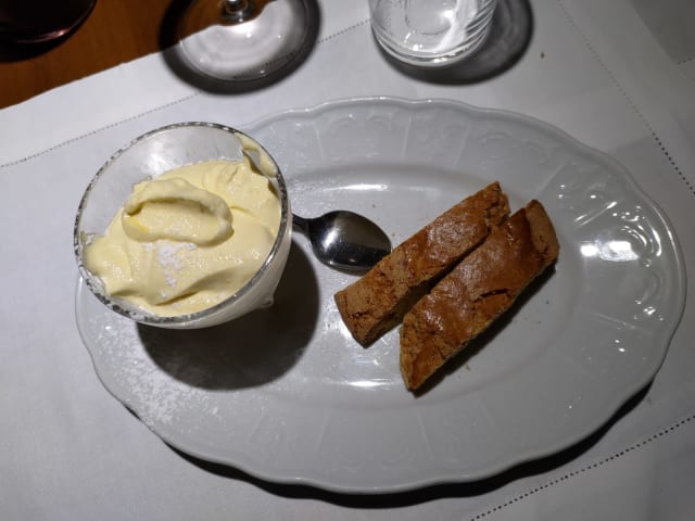 Mousse di zabaione con cantuxxi e vinsanto - Osteria La Gramola, Tavarnelle Val Di Pesa