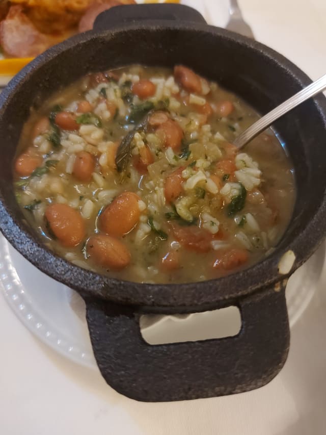 Pataniscas de bacalhau c/ arroz feijão - Restaurante Trivial, Lisbon