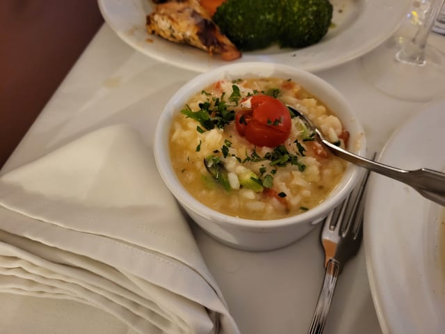 Peito de frango c/ ameixa queijo de cabra e risotto de espargos - Restaurante Trivial, Lisbon