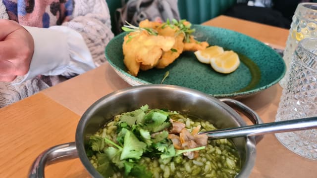 Filetes de peixe com arroz de coentros  - Tasca da Esquina, Lisbon