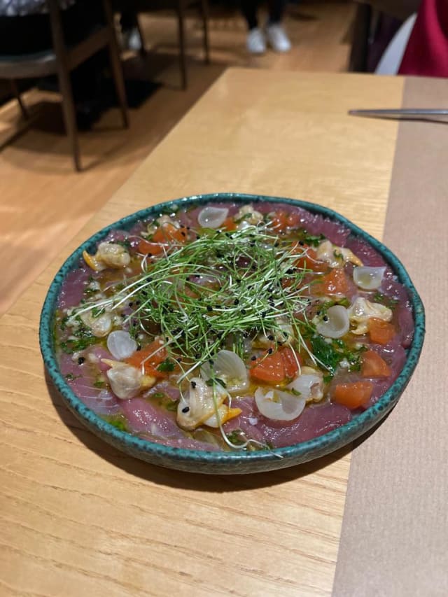 Lâminas de Atum, vinagrete de berbigão e tomate assado - Tasca da Esquina, Lisbon