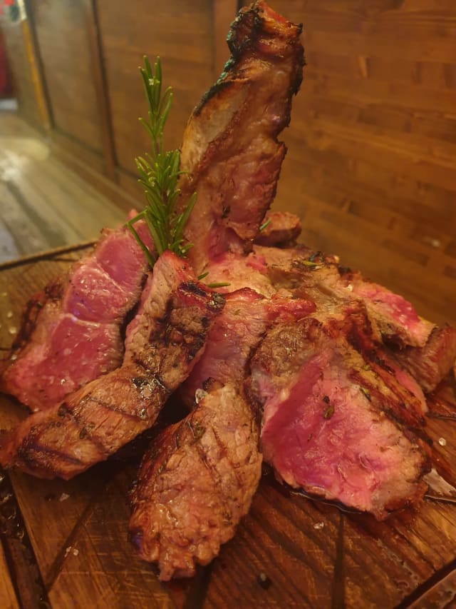 La Bistecca alla Fiorentina con filetto min 1,2kg - Gustavino - Piazza della Signoria, Florence