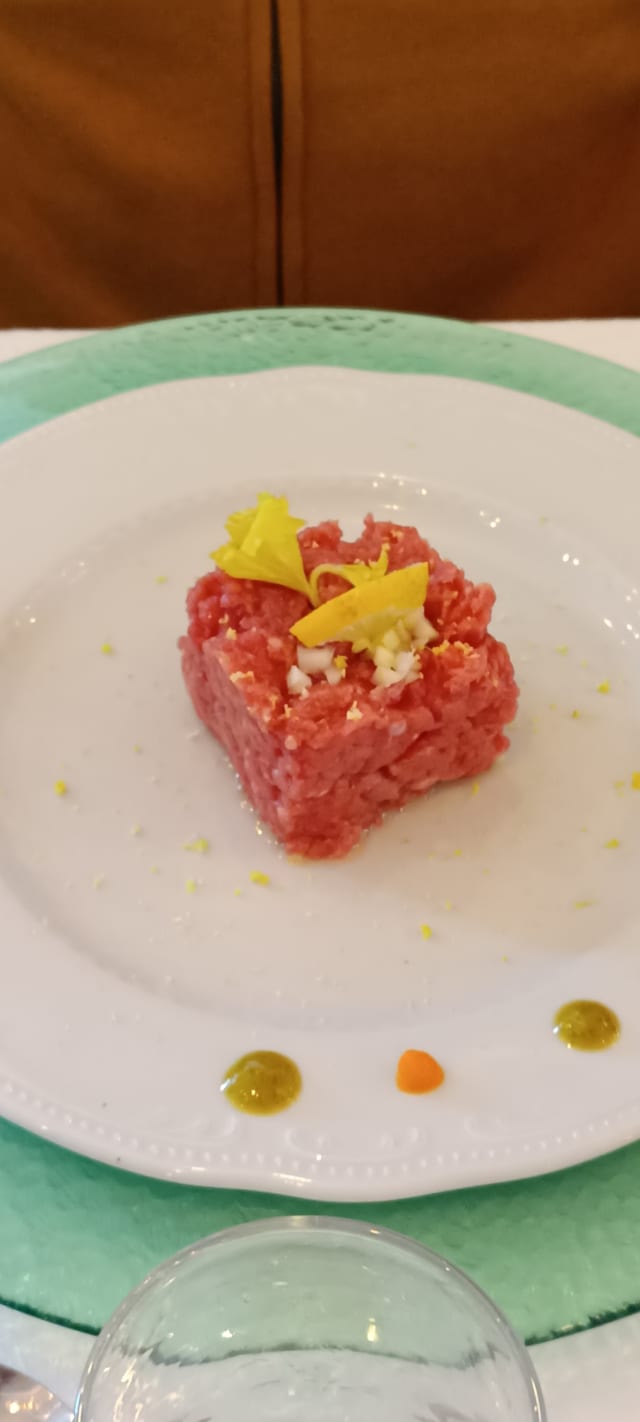 Vitello Battuto al Coltello al Profumo di Limone - La Ca' Rossa