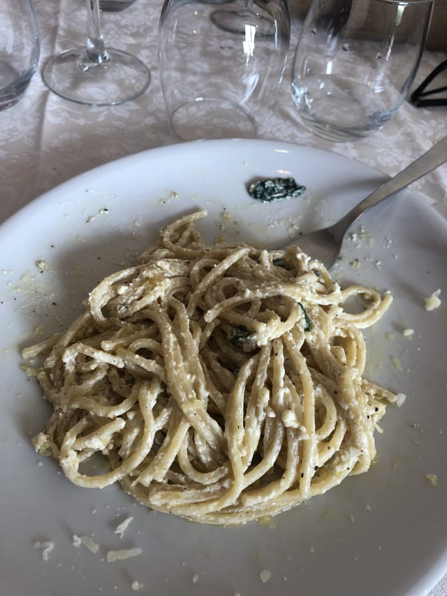 Spaghetti cacio e pepe - Osteria da Daniele