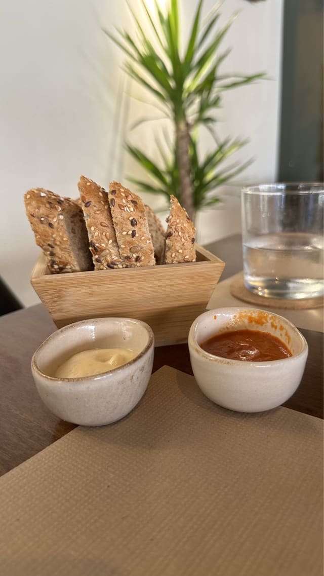 Panera con aioli - Baobab Soul Kitchen & Bar, Alicante