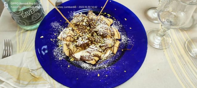 Zeppole con Mascarpone Nutella e Pistacchio - Il Tramonto, Desio