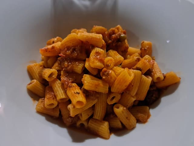 Maccheroncini al torchio con ragù di maialino nero di Nebrodi e vacca cinisara - Ristorante Tiratappi, Mantova