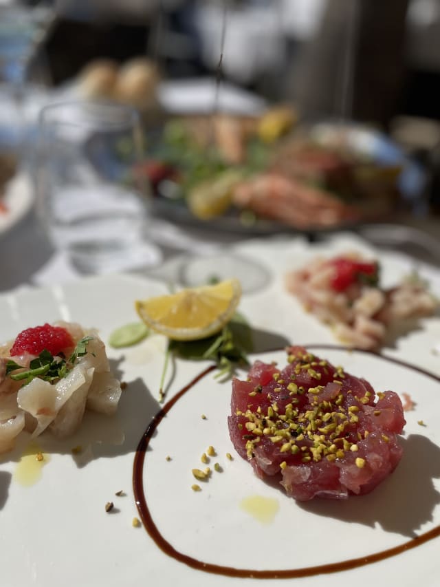 Tris di tartare ( tonno,spada e spigola) - Osteria del Pirgo