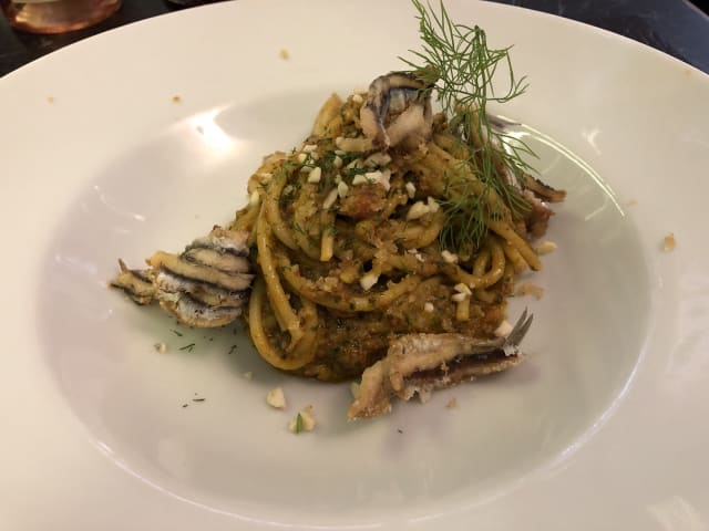 Spaghettone trafilato al bronzo con pesto alla trapanese e alici croccanti  - Briss, Turin