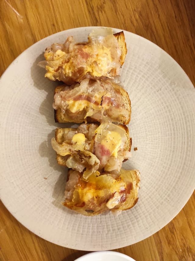 Tartar de gamba blanca en tosta con papada ibérica  - Ganz Wine Bar, Madrid