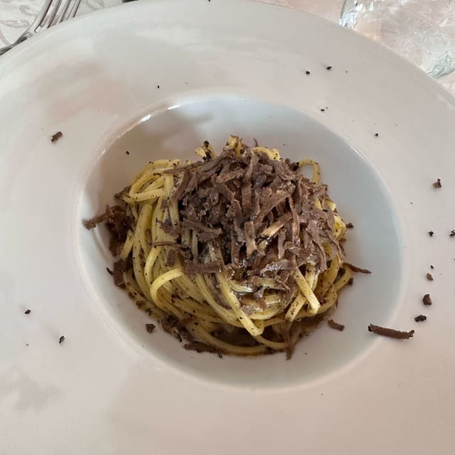 Tagliolini al tartufo nero - Ristorante Enoteca “Osteria del Lago”