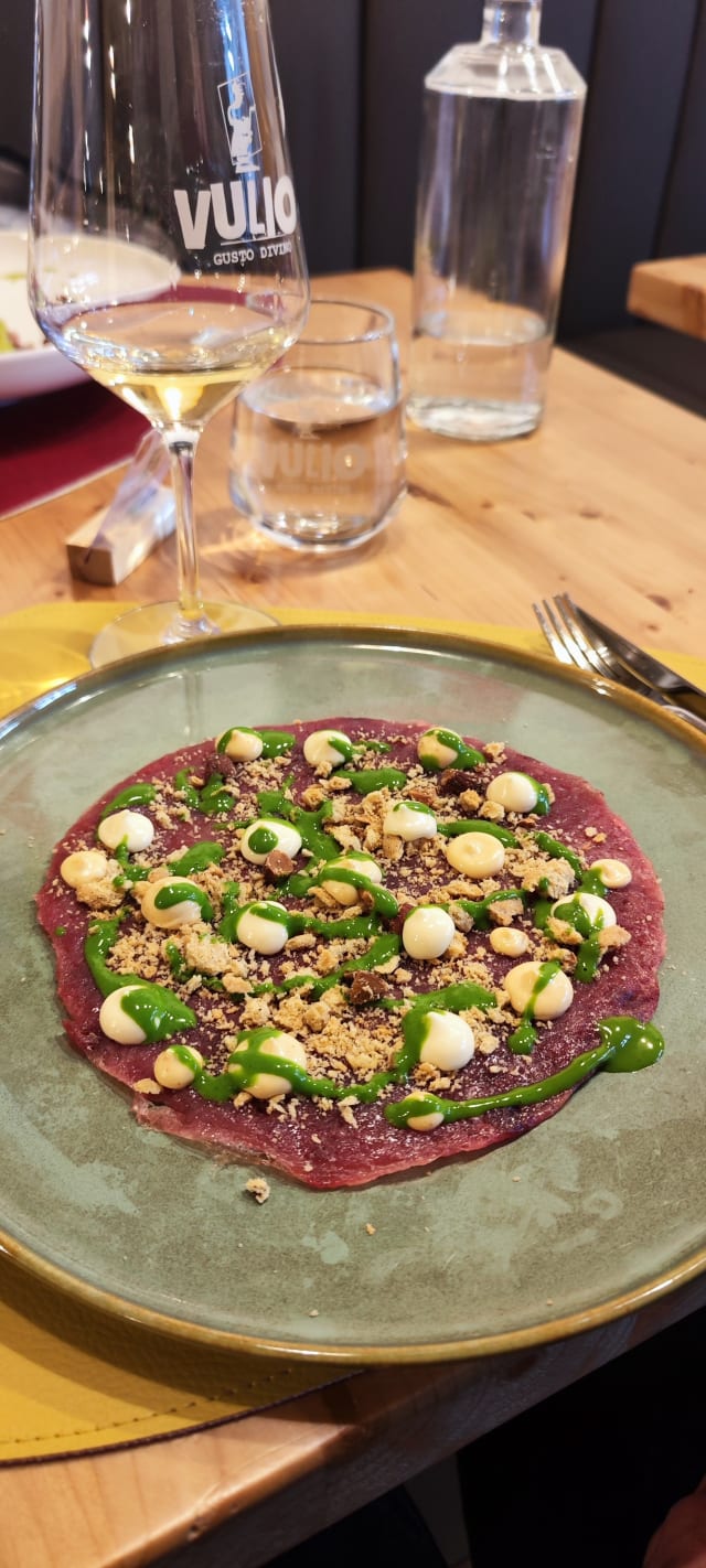 Carpaccio di tonno rosso aglio, olio, peperoncino e tarallo sugna e pepe - Vulio - Gusto Divino