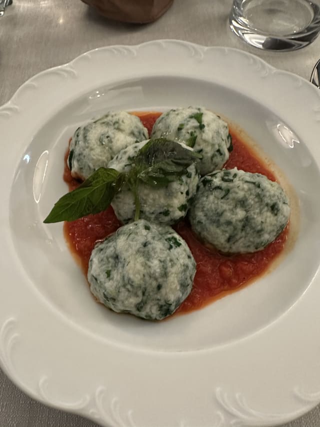 Gnudi di Ricotta e Spinaci con la Pomarola della Nonna - Casa Ciabattini, Florence