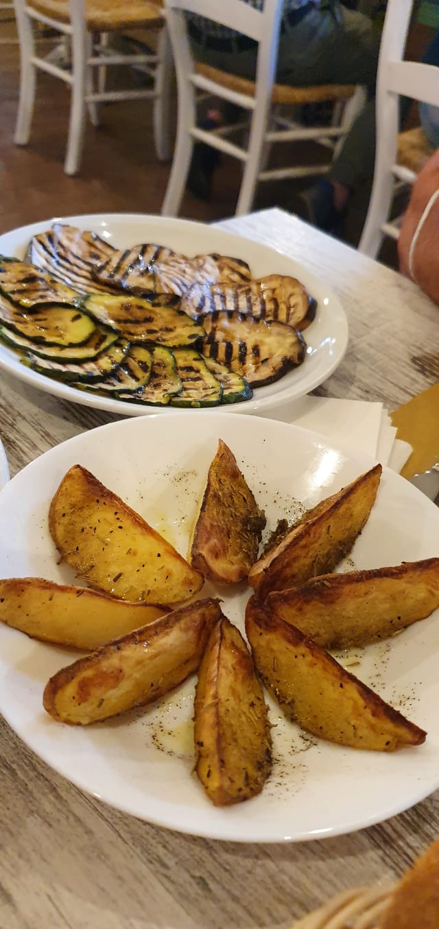 Patate al forno rustiche  - Rotonda Oberdan Grill Bar, Brescia