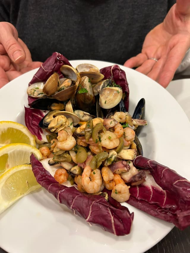 Insalata tiepida di mare con olive Taggiasche  - Rotonda Oberdan Grill Bar