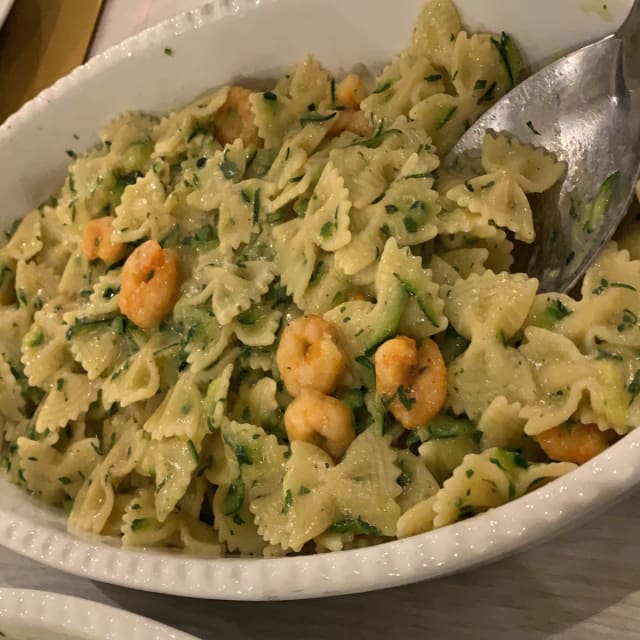 Farfalle con Gamberi Cuba e zucchine a julienne - Rotonda Oberdan Grill Bar