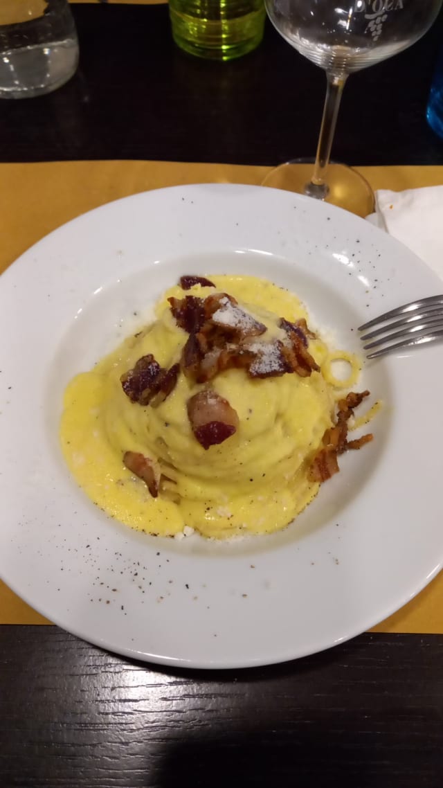 Spaghetti alla carbonara con GuancialeDOP - Rotonda Oberdan Grill Bar