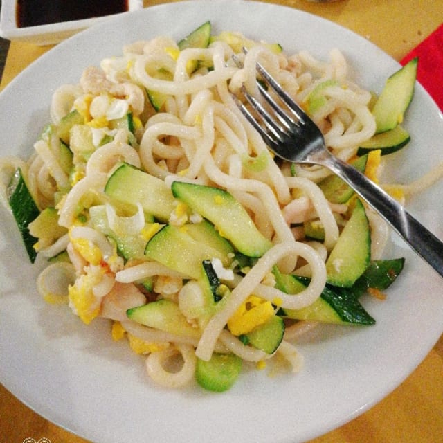 YAKI UDON CON VERDURE - Sen Kaiten Sushi