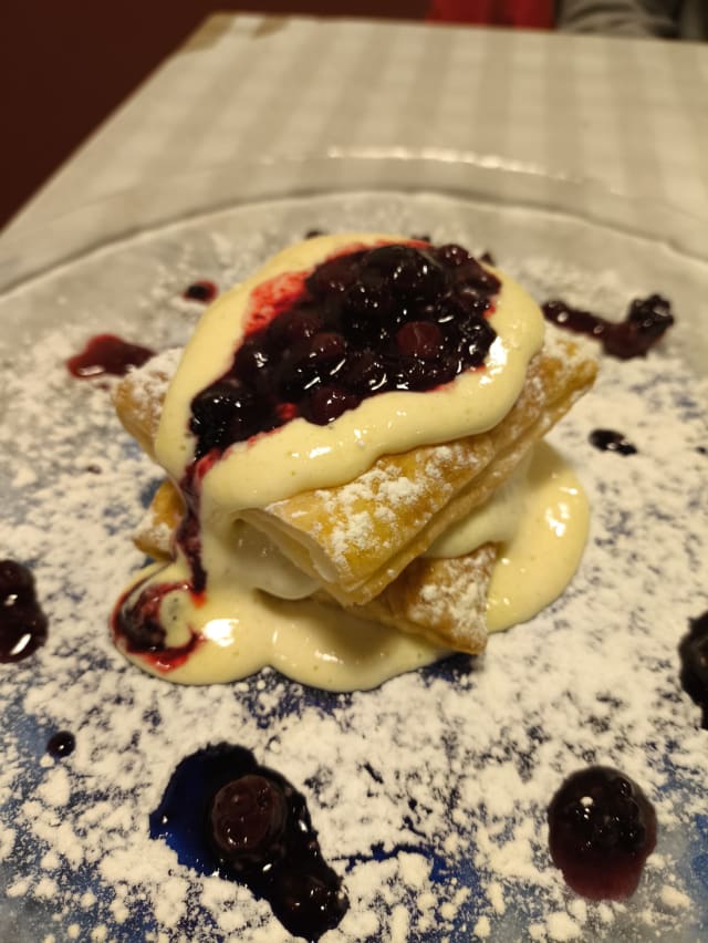 Millefoglie con mascarpone e frutti di bosco - Trattoria Budrio