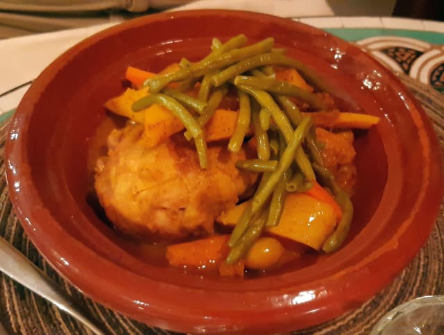 Tajine pollo con verdure - UMMY Bistrot Marocchino