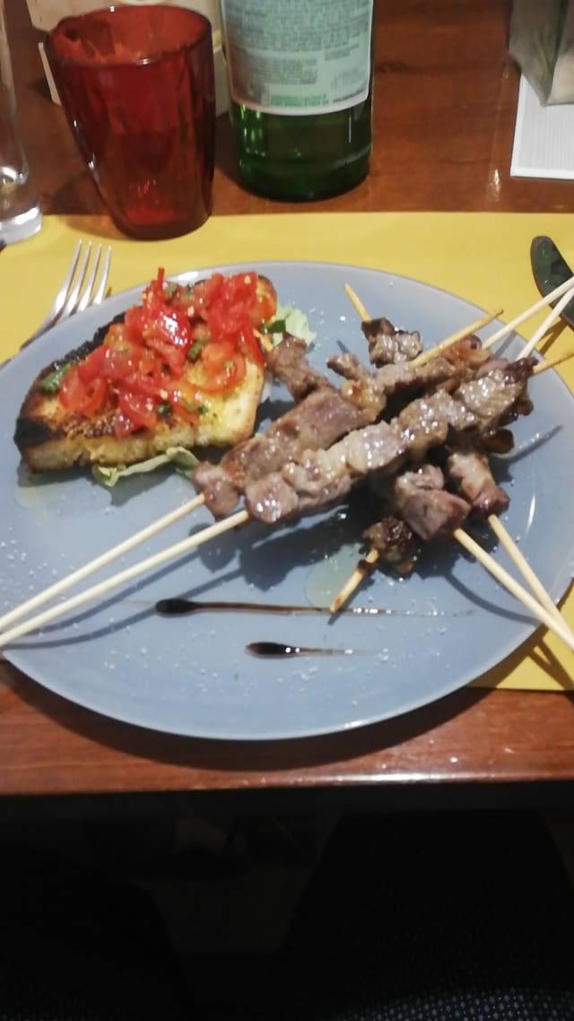 Arrosticini di ovino e bruschetta  - Osteria La Giara, Foggia