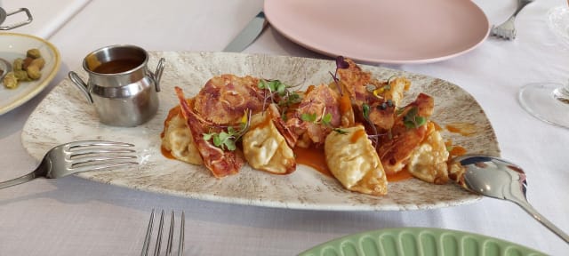 Gyozas de cerdo con salsa japo-brava y crujiente de oreja - SoMa - Hotel Vincci SoMa, Madrid