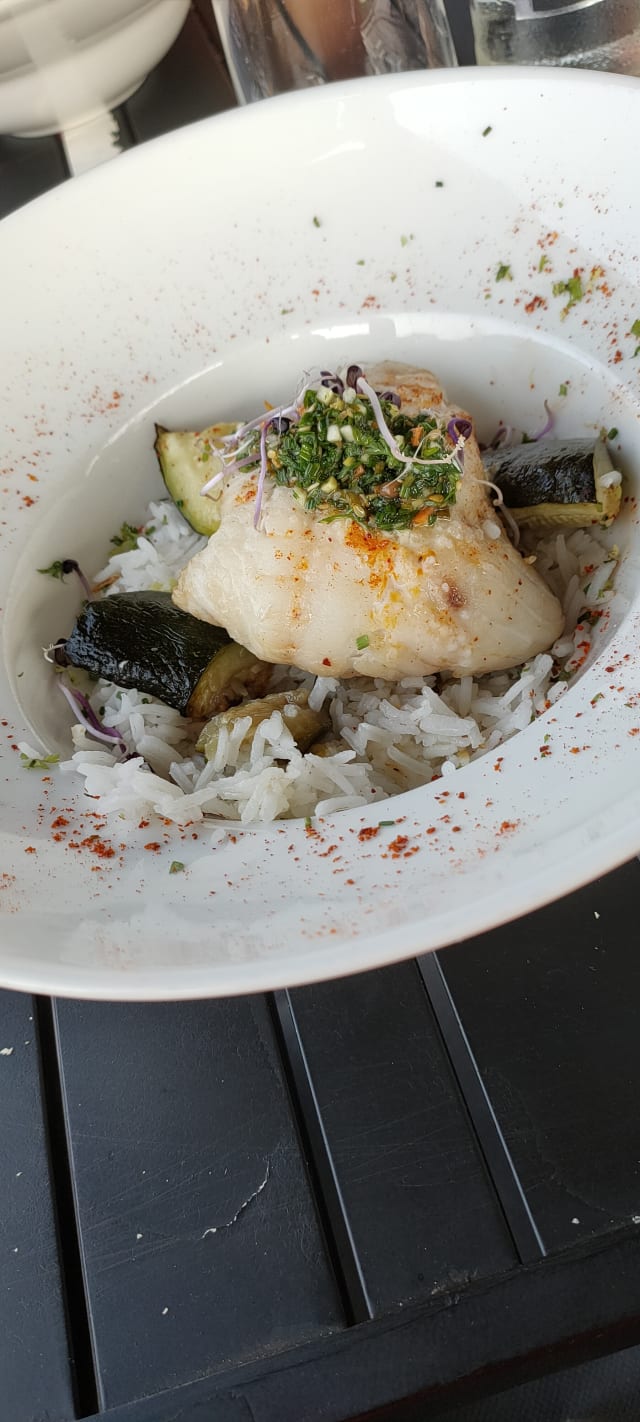 Dos de Cabillaud, riz blanc et légumes - La Table du Petit Olivier