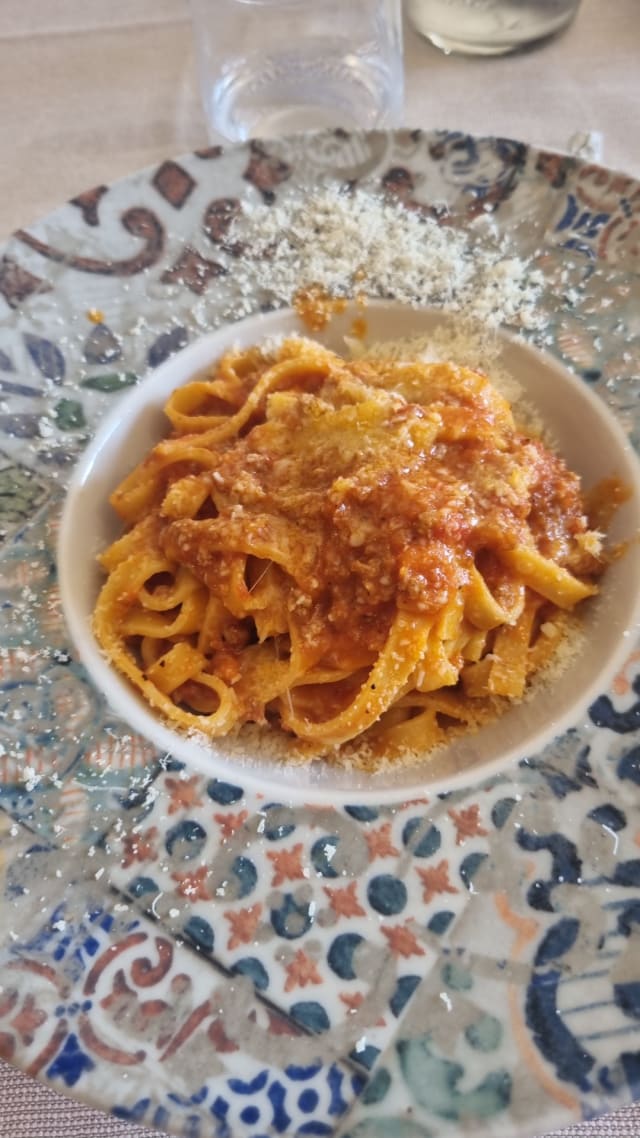 Fettuccine al ragout - Ristorante Pizzeria Braceria Ravioleria CENERENTOLA, Frascati