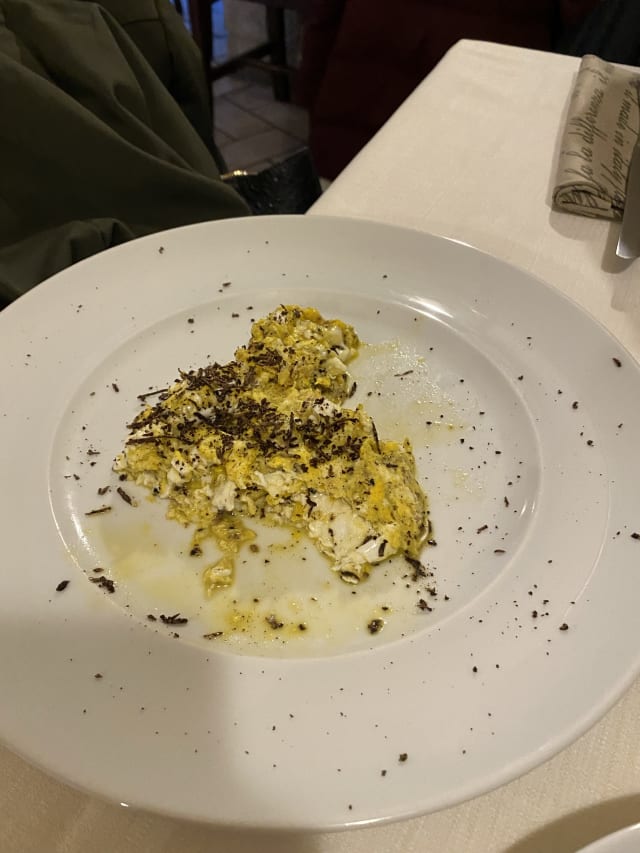 Strapazzatta di uova con tartufo fresco - Locanda del Podestà, Assisi