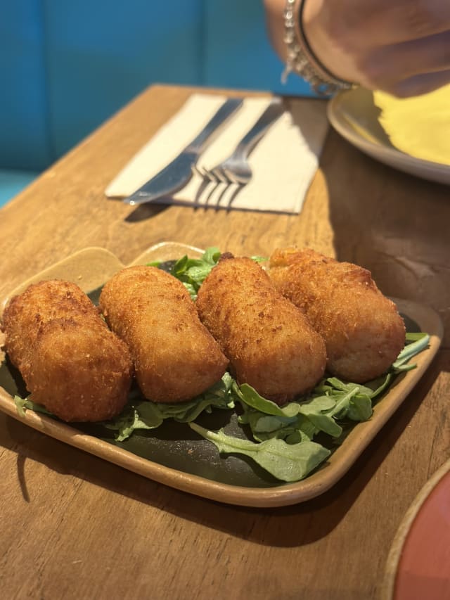 Croquetas De Boletus 4 Ud - La Espumosa Terraza MADRID