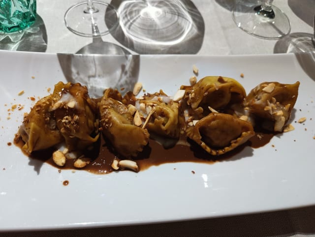 ravioli di congliale con salsa al cioccolato - Zafferano by Casanova di Pescille, San Gimignano