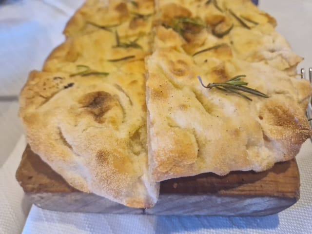 Focaccia di pinsa romana  - Osteria Romana, Rome