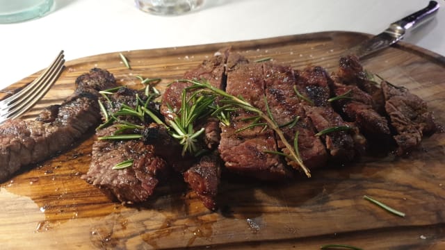 Tagliata con rosmarino e sale di maldon - Osteria Romana, Rome