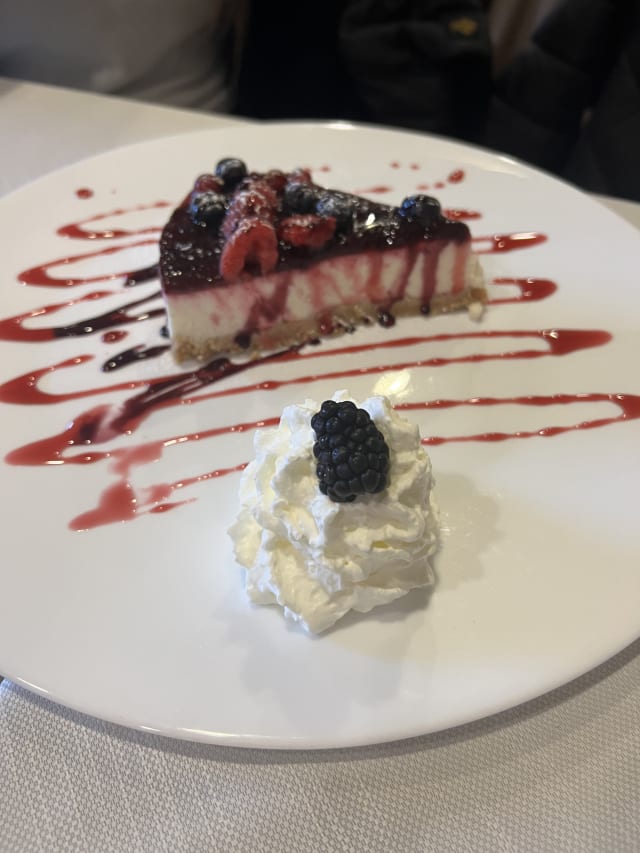 Cheesecake ai frutti di bosco - Osteria Romana