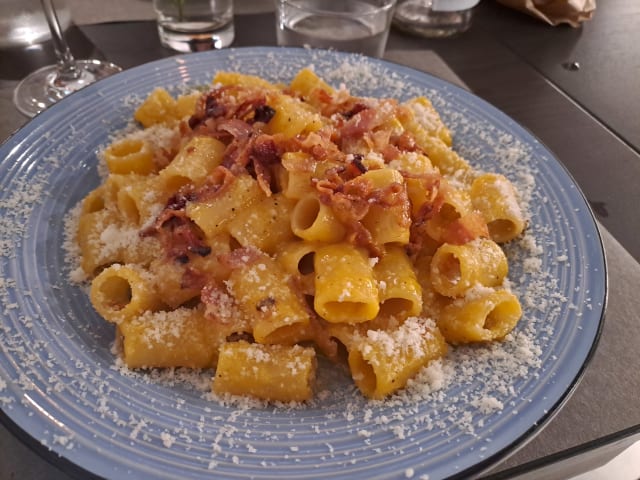 Mezze maniche alla carbonara - Ziró Lounge Club, Terracina