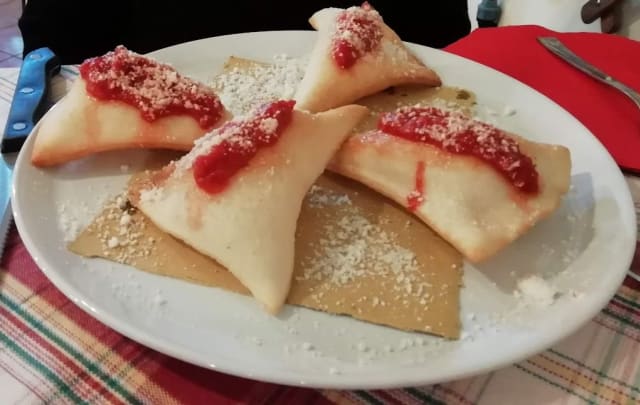 Pizzetta fritta - La Trattoria del Campo, Rome