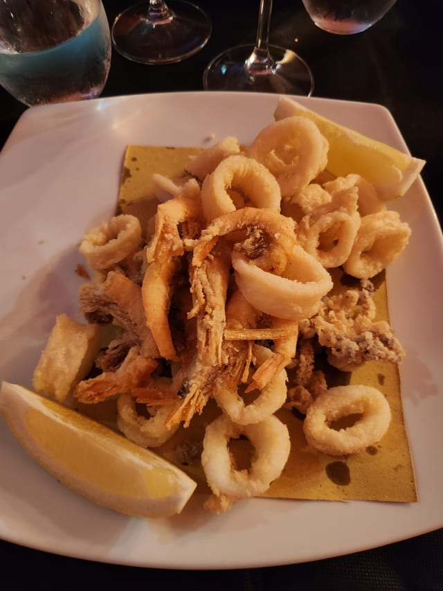 Frittura di calamari e gamberi - Moose bistrot