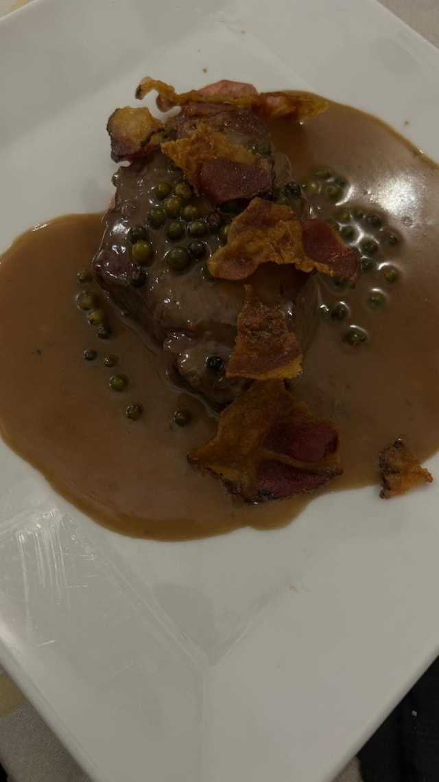 Filetto di manzo in crosta di guanciale al pepe verde - MADO Ristorante, Rome